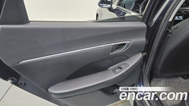 Hyundai Sonata Hybrid 2019 — ფოტო 8/31