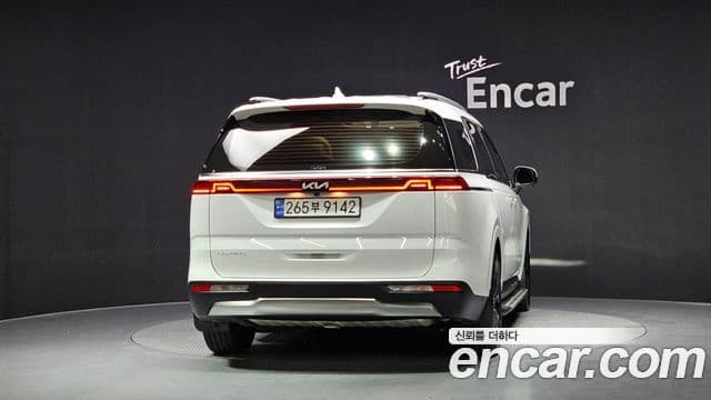 Kia Carnival 2023 — ფოტო 4/20