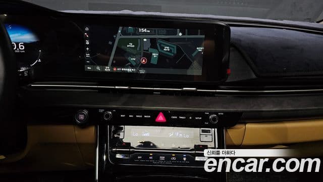 Kia Carnival 2023 — ფოტო 13/20