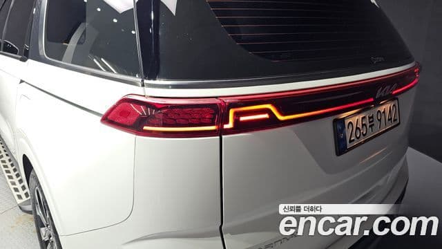 Kia Carnival 2023 — Photo 30/35