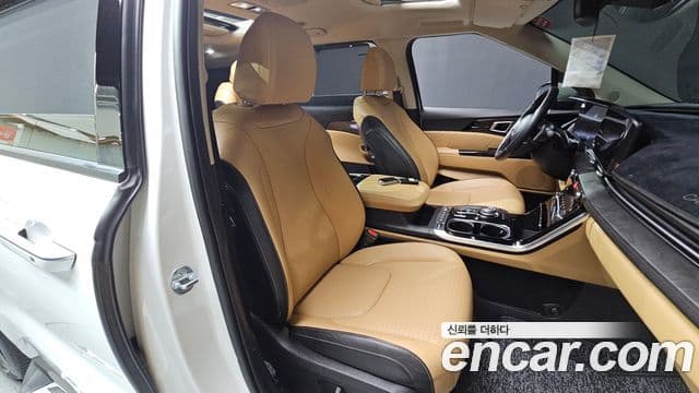 Kia Carnival 2023 — Photo 8/35