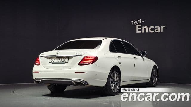 Mercedes-Benz E-Class 2019 — Фото 1/20