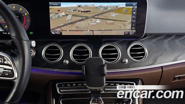 Mercedes-Benz E-Class 2019 — Фото 13/20