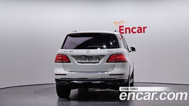 Mercedes-Benz GLE-Class 2018 — Şəkil 3/20