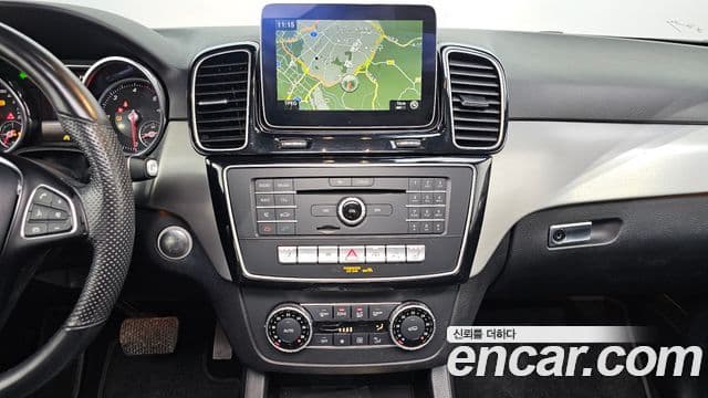 Mercedes-Benz GLE-Class 2018 — Şəkil 12/20