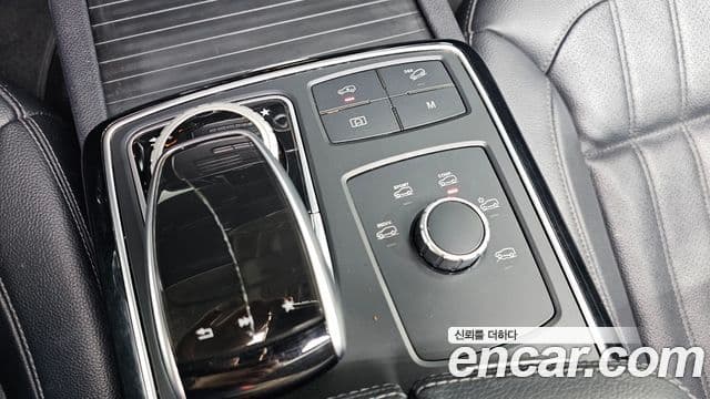 Mercedes-Benz GLE-Class 2018 — Şəkil 16/20