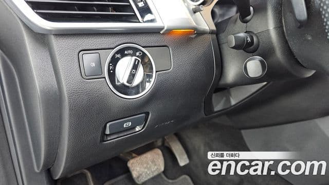 Mercedes-Benz GLE-Class 2018 — Şəkil 18/20