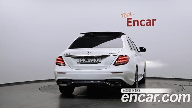 Mercedes-Benz E-Class 2019 — ფოტო 4/20