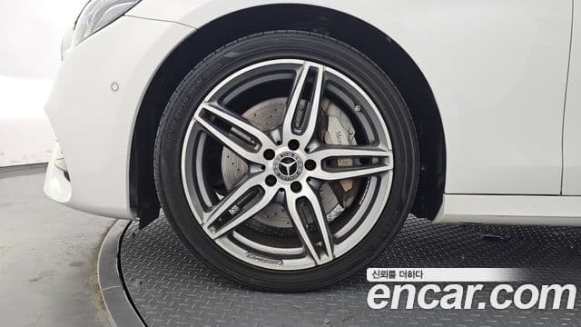 Mercedes-Benz E-Class 2019 — ფოტო 5/20