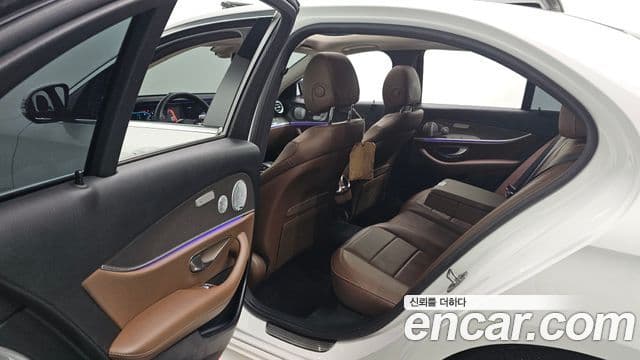 Mercedes-Benz E-Class 2019 — ფოტო 12/20