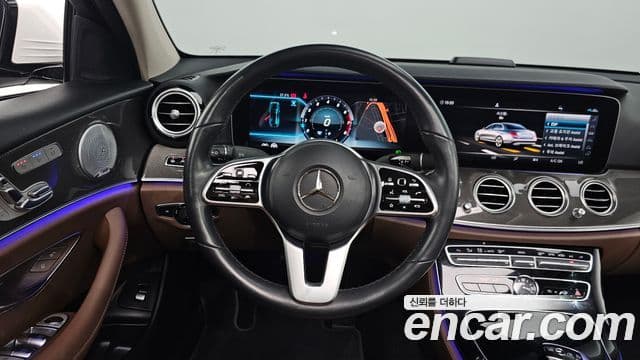 Mercedes-Benz E-Class 2019 — ფოტო 13/20
