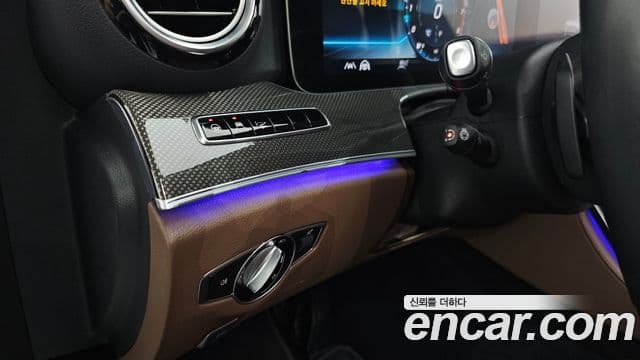 Mercedes-Benz E-Class 2019 — ფოტო 16/20