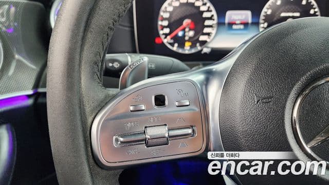 Mercedes-Benz E-Class 2019 — ფოტო 17/20