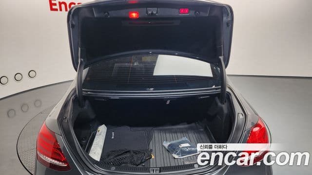 Mercedes-Benz E-Class 2019 — ფოტო 18/20