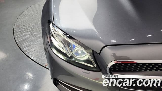Mercedes-Benz E-Class 2019 — Photo 27/36