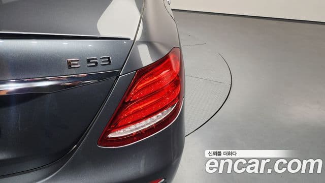 Mercedes-Benz E-Class 2019 — Photo 17/36
