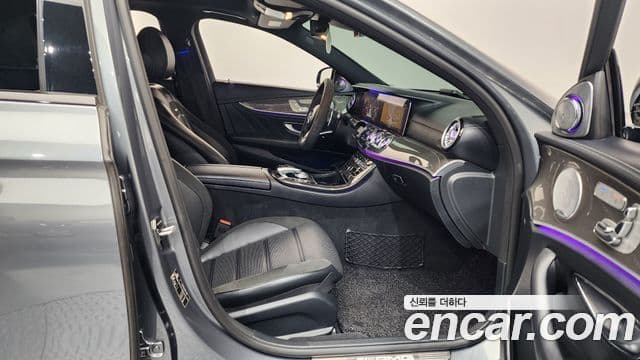 Mercedes-Benz E-Class 2019 — Photo 6/36