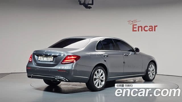 Mercedes-Benz E-Class 2019 — ფოტო 2/20