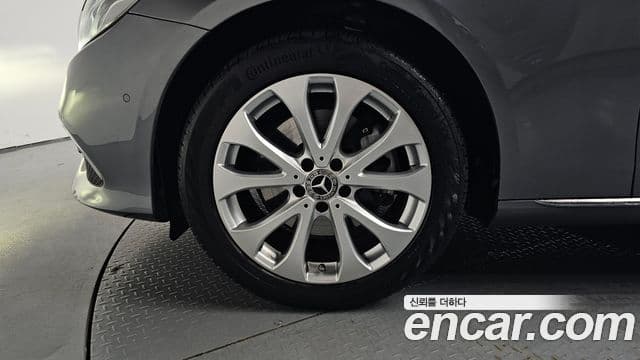 Mercedes-Benz E-Class 2019 — фото 5 из 20