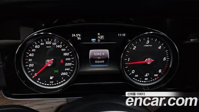 Mercedes-Benz E-Class 2019 — ფოტო 8/20