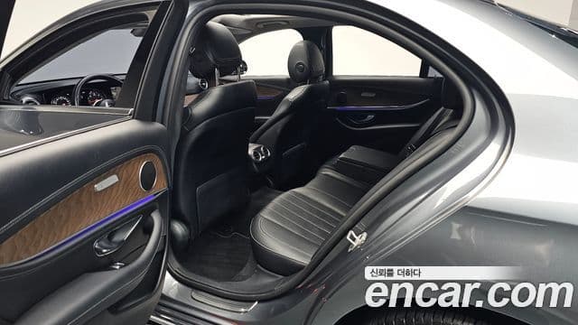 Mercedes-Benz E-Class 2019 — ფოტო 11/20