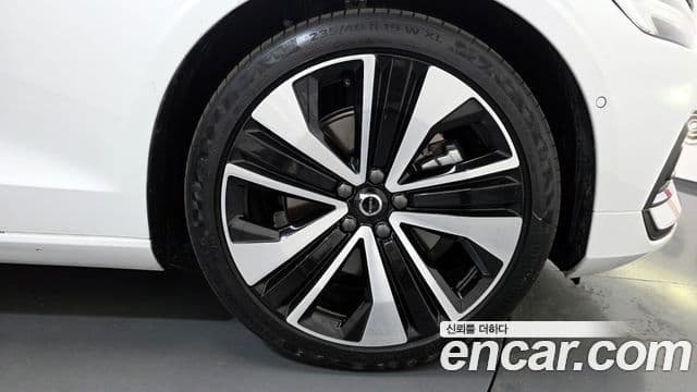 Volvo S60 2024 — Photo 22/32
