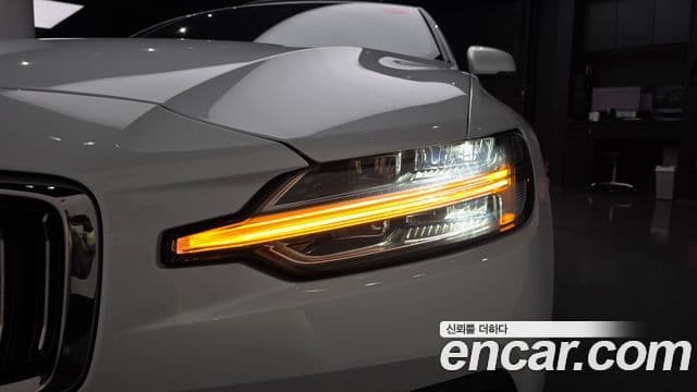 Volvo S60 2024 — Photo 15/32