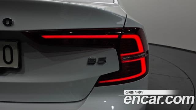 Volvo S60 2024 — Photo 19/32