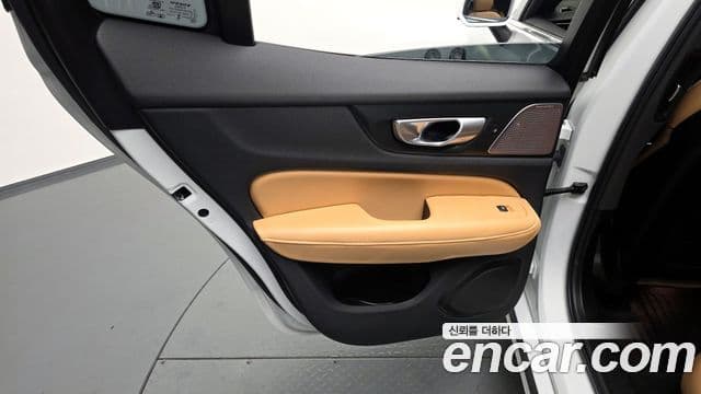 Volvo S60 2024 — Photo 31/32