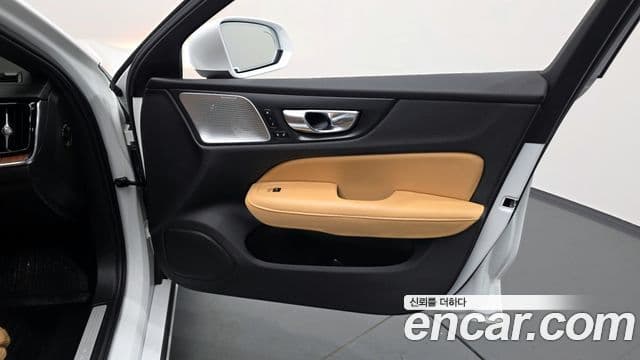 Volvo S60 2024 — Photo 32/32