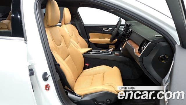 Volvo S60 2024 — Photo 11/32