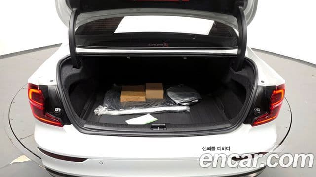 Volvo S60 2024 — Photo 3/32