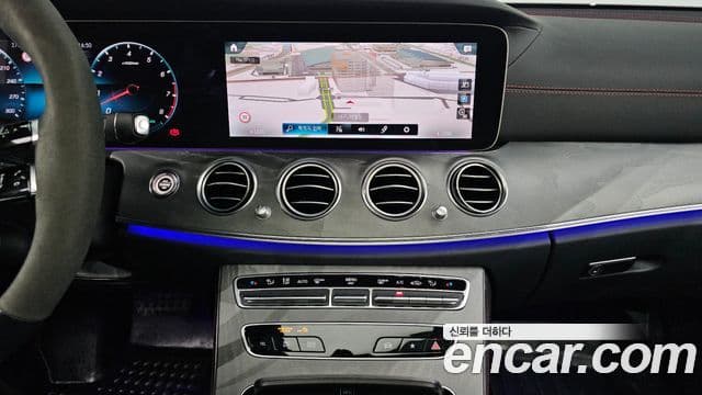 Mercedes-Benz E-Class 2023 — Фото 12/20