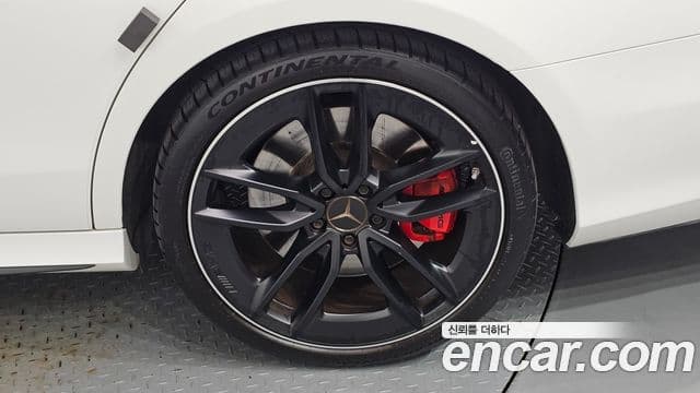 Mercedes-Benz E-Class 2023 — ფოტო 17/30