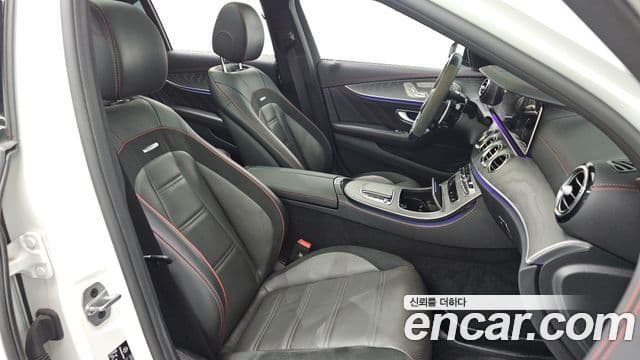 Mercedes-Benz E-Class 2023 — ფოტო 19/30