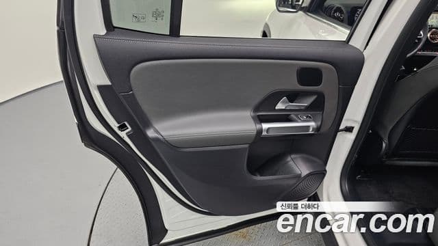 Mercedes-Benz EQB 2024 — ფოტო 10/32