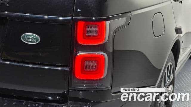 Land Rover Range Rover 2018 — Photo 18/36