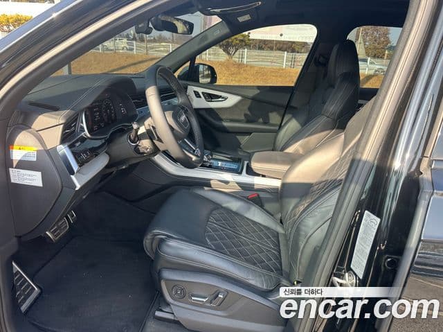 Audi Q7 2022 — Şəkil 13/20