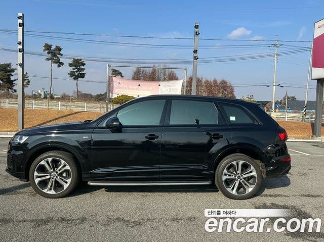 Audi Q7 2022 — Şəkil 15/20