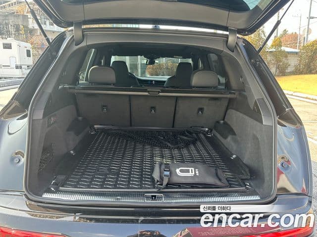 Audi Q7 2022 — Şəkil 16/20