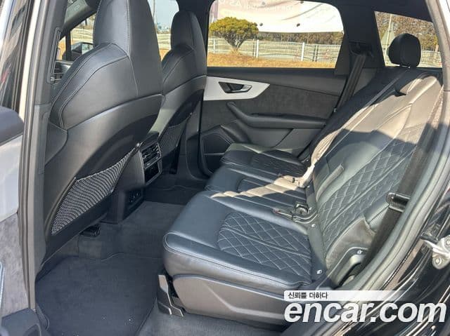 Audi Q7 2022 — Şəkil 17/20