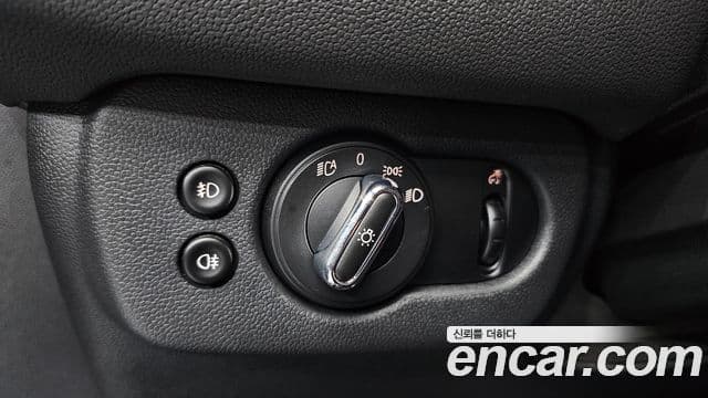 Mini Cooper Clubman 2021 — ფოტო 17/20
