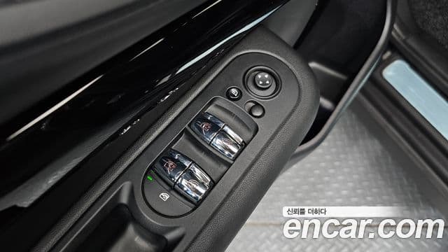 Mini Cooper Clubman 2021 — ფოტო 19/20