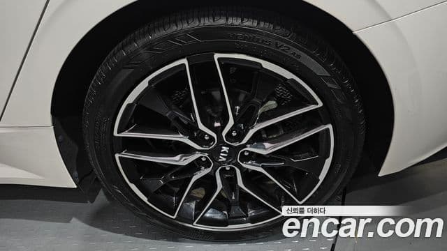 Kia K5 2020 — ფოტო 17/30