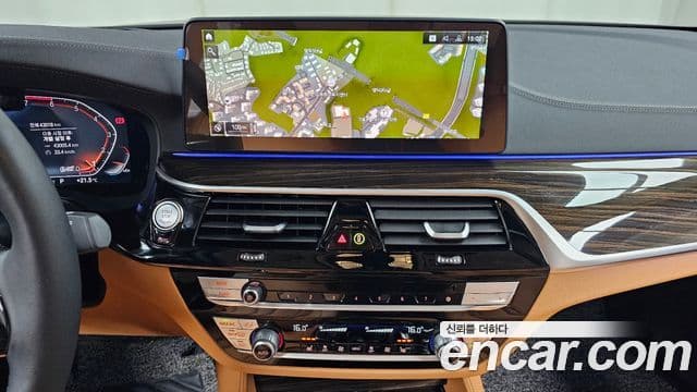 BMW 5 Series 2022 — Şəkil 12/20