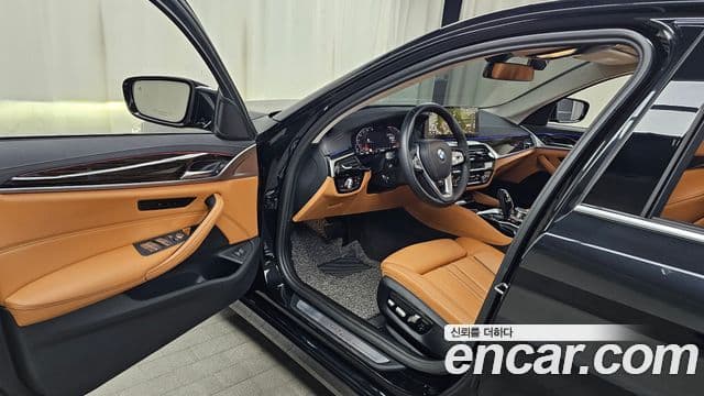BMW 5 Series 2022 — Şəkil 19/20