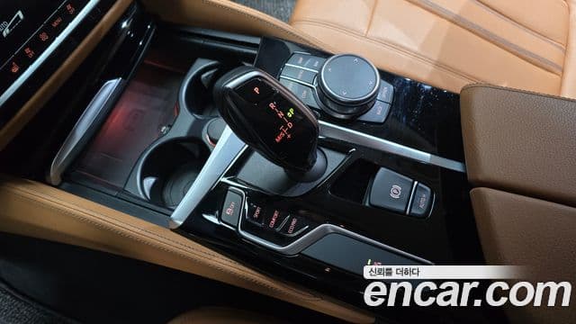 BMW 5 Series 2019 — ფოტო 7/20