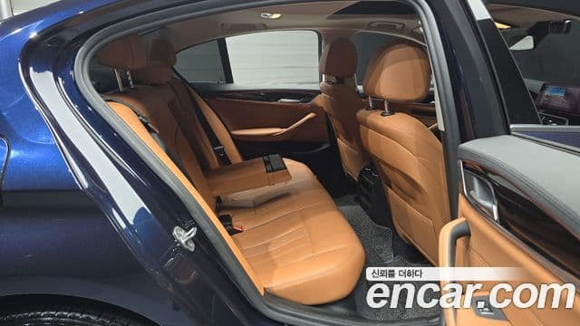 BMW 5 Series 2019 — ფოტო 10/20