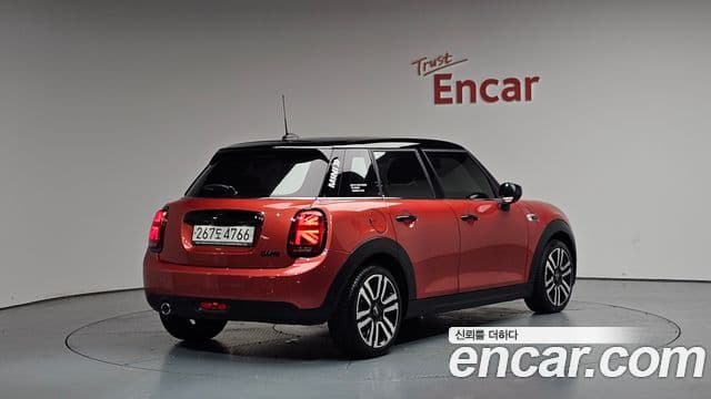 Mini Cooper 2020 — ფოტო 2/20