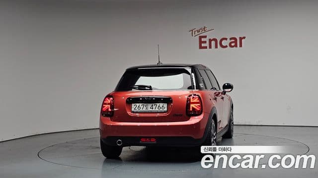Mini Cooper 2020 — ფოტო 4/20